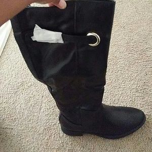 Riding Buckles Boots. Low Heels